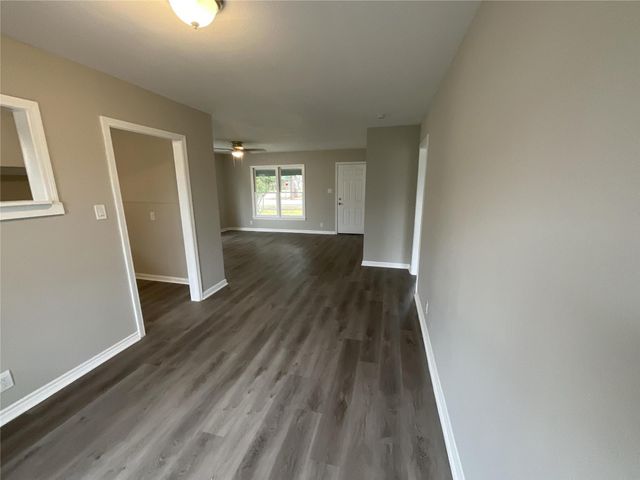 302 S 5th Street, La Porte, TX 77571