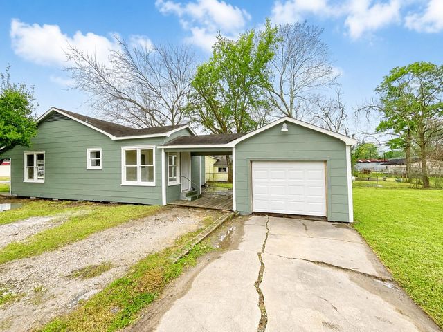 302 S 5th Street, La Porte, TX 77571