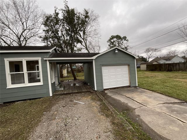 302 S 5th Street, La Porte, TX 77571