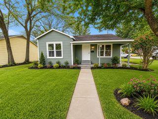 302 S 5th Street, La Porte, TX 77571