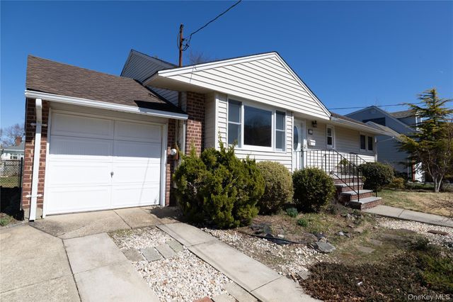 131 IRA Road, Syosset, NY 11791