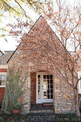 2430 E 17th Place, Tulsa, OK 74104