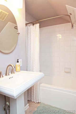 2430 E 17th Place, Tulsa, OK 74104