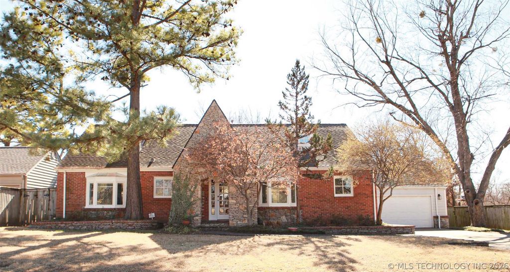 2430 E 17th Place, Tulsa, OK 74104