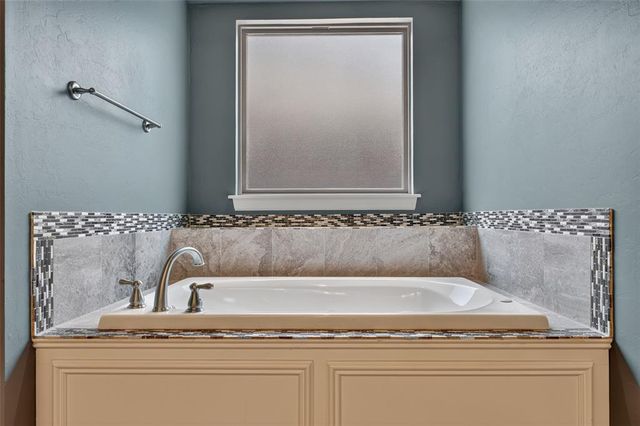 2501 Semillon Way, Edmond, OK 73012