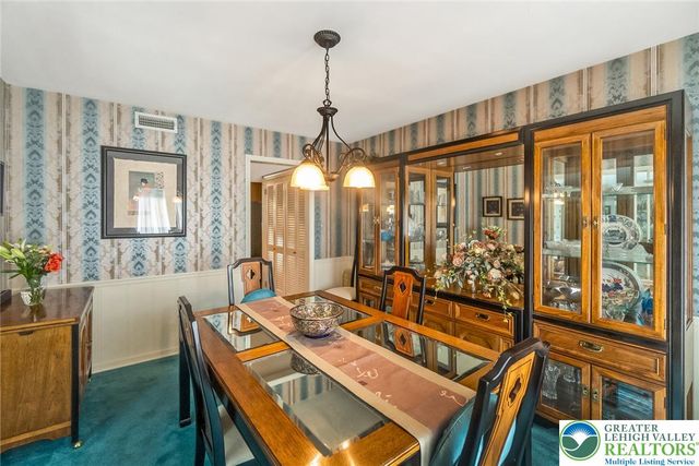 1148 Meadowbrook Circle West, Allentown City, PA 18103