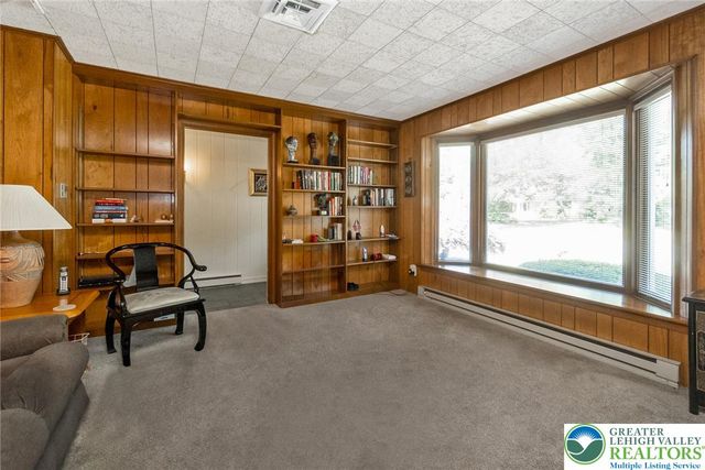 1148 Meadowbrook Circle West, Allentown City, PA 18103