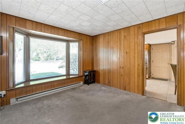 1148 Meadowbrook Circle West, Allentown City, PA 18103