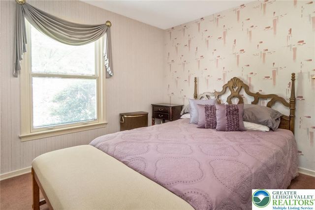 1148 Meadowbrook Circle West, Allentown City, PA 18103
