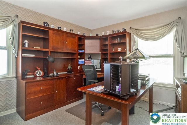 1148 Meadowbrook Circle West, Allentown City, PA 18103