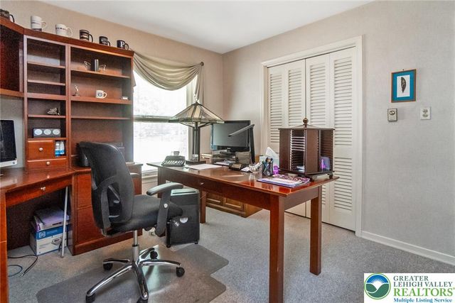 1148 Meadowbrook Circle West, Allentown City, PA 18103