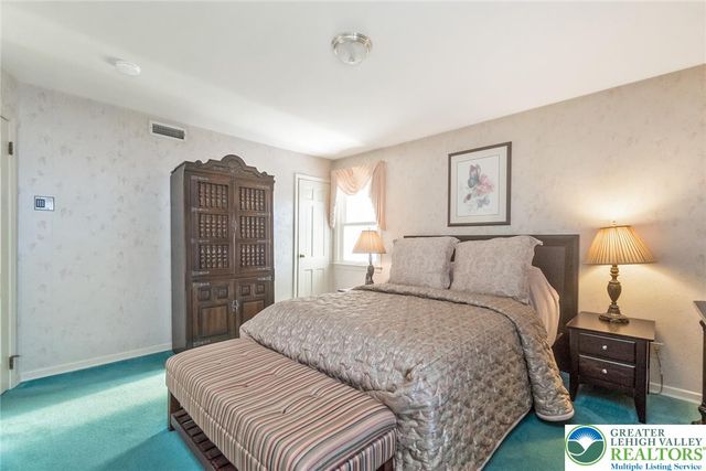 1148 Meadowbrook Circle West, Allentown City, PA 18103