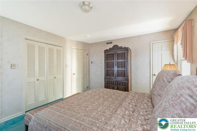 1148 Meadowbrook Circle West, Allentown City, PA 18103