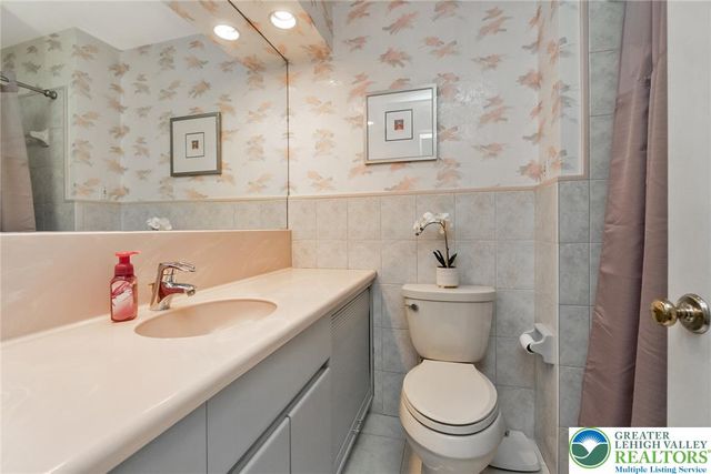 1148 Meadowbrook Circle West, Allentown City, PA 18103