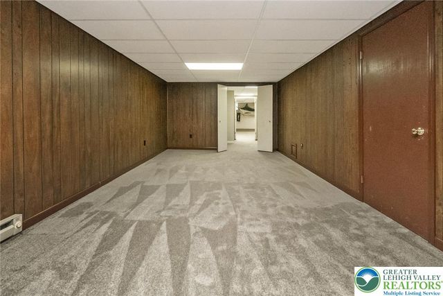 1148 Meadowbrook Circle West, Allentown City, PA 18103