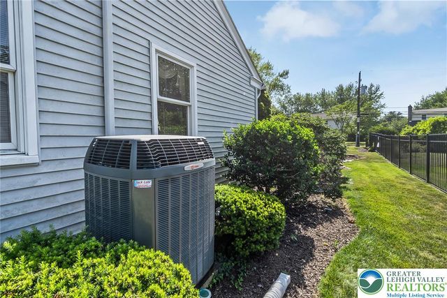 1148 Meadowbrook Circle West, Allentown City, PA 18103