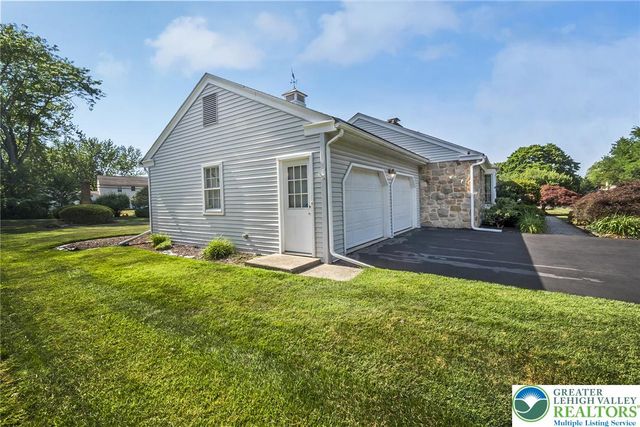 1148 Meadowbrook Circle West, Allentown City, PA 18103