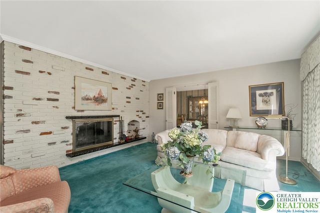 1148 Meadowbrook Circle West, Allentown City, PA 18103