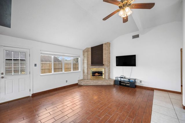 2327 Colonial Ridge Drive, Friendswood, TX 77546