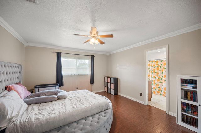 2327 Colonial Ridge Drive, Friendswood, TX 77546