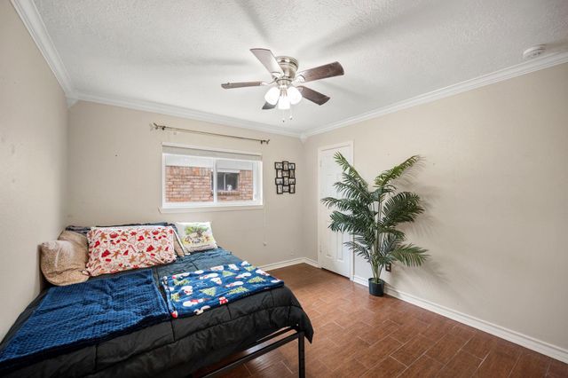 2327 Colonial Ridge Drive, Friendswood, TX 77546