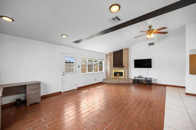 2327 Colonial Ridge Drive, Friendswood, TX 77546