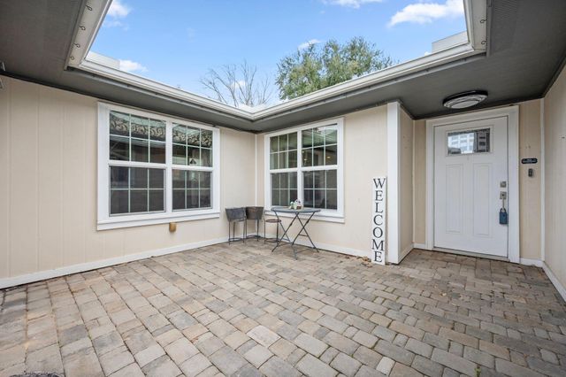 2327 Colonial Ridge Drive, Friendswood, TX 77546