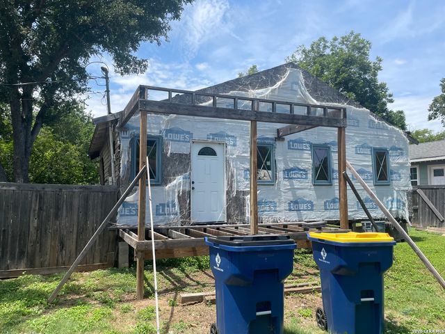 209 BEE ALY, Cibolo, TX 78108