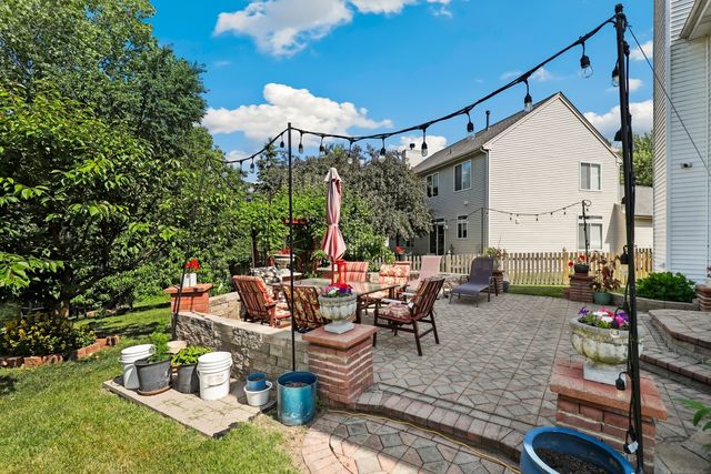 545 Waterford Drive, Oswego, IL 60543