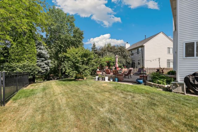 545 Waterford Drive, Oswego, IL 60543