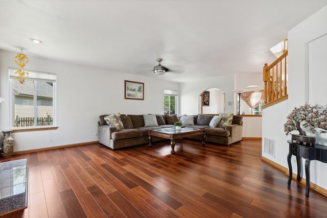 545 Waterford Drive, Oswego, IL 60543