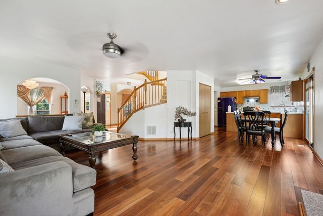 545 Waterford Drive, Oswego, IL 60543