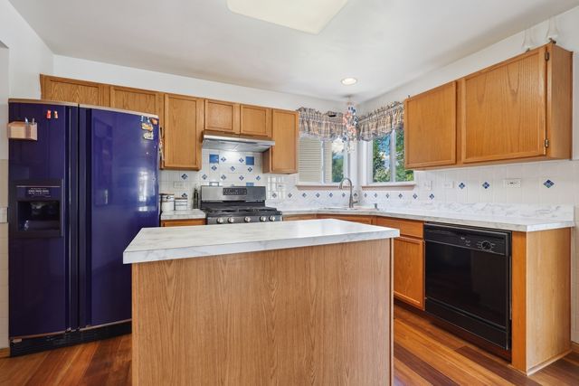 545 Waterford Drive, Oswego, IL 60543