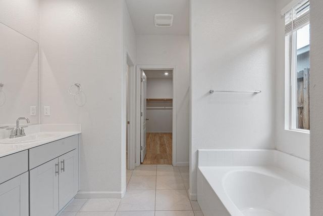 2141 Wildflower Drive, Hollister, CA 95023