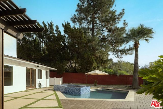 4833 Dunman Avenue, Woodland Hills, CA 91364