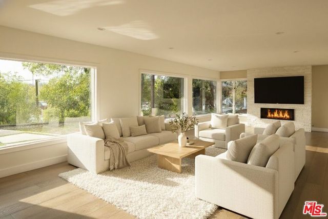 4833 Dunman Avenue, Woodland Hills, CA 91364