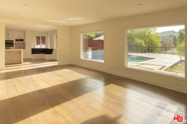 4833 Dunman Avenue, Woodland Hills, CA 91364