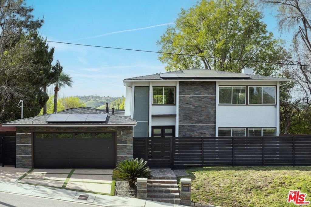 4833 Dunman Avenue, Woodland Hills, CA 91364