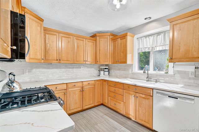 33 Smith Avenue, White Plains, NY 10605