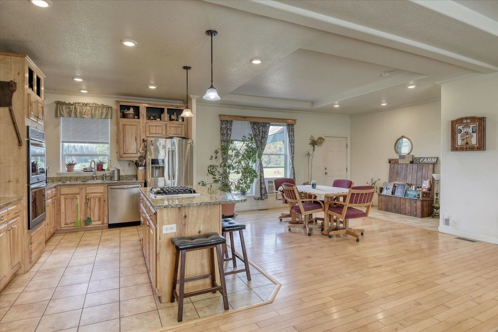 27120 E Blanchard Loop, Newport, WA 99156 photo 11