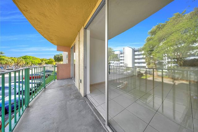 9360 Fontainebleau Blvd 208, Miami, FL 33172