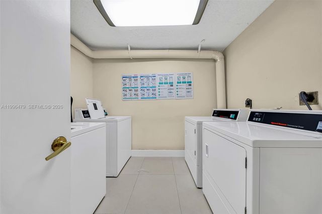 9360 Fontainebleau Blvd 208, Miami, FL 33172