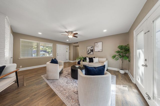 9735 Queenswood Lane, Dallas, TX 75238