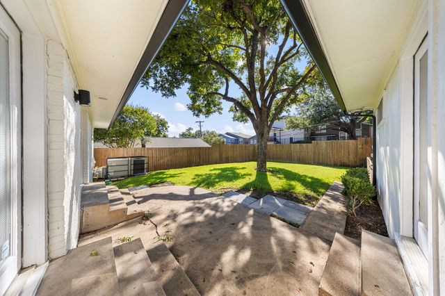 9735 Queenswood Lane, Dallas, TX 75238