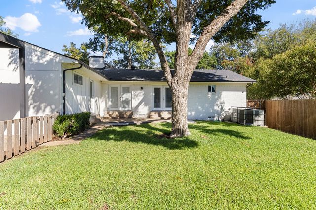 9735 Queenswood Lane, Dallas, TX 75238