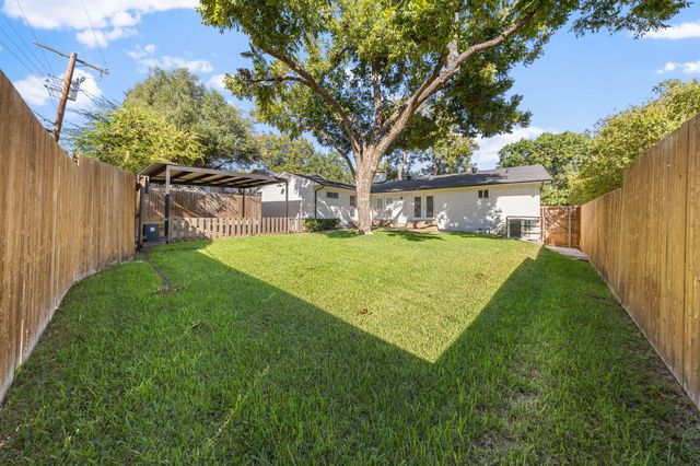 9735 Queenswood Lane, Dallas, TX 75238