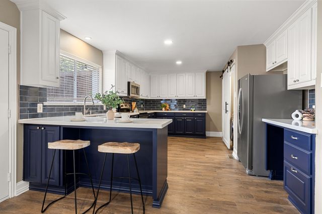 9735 Queenswood Lane, Dallas, TX 75238