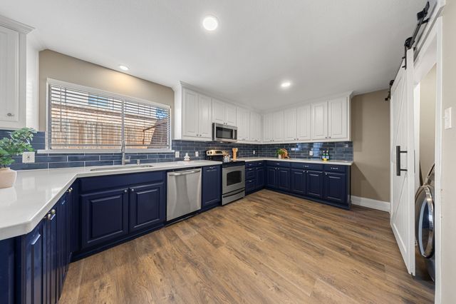 9735 Queenswood Lane, Dallas, TX 75238