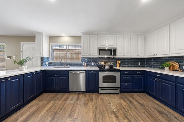 9735 Queenswood Lane, Dallas, TX 75238