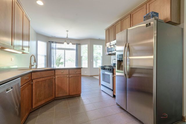 2636 Pondview Drive, Algonquin, IL 60102